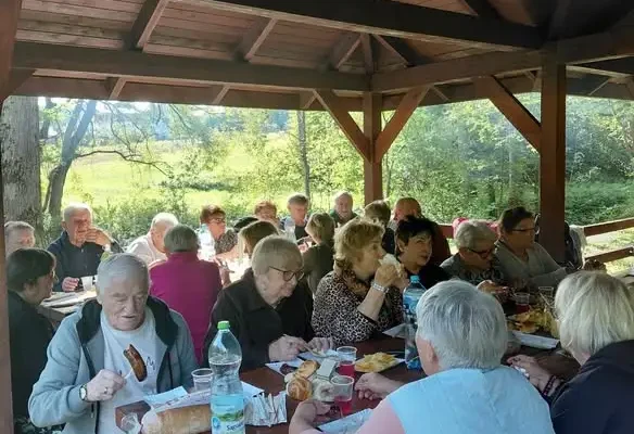 Jesienne świętowanie seniorów w parku w Dydni