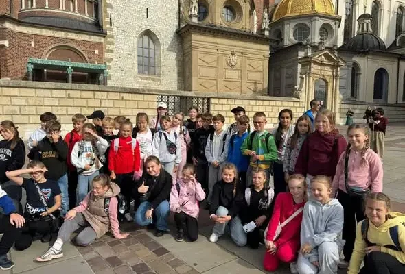 Uczniowie klas 4a i 4b odkrywali Kraków – od NBP po Smoka Wawelskiego