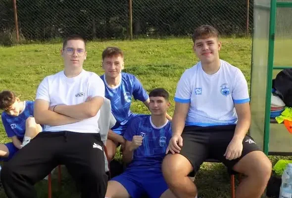 Junior Starszy Sokoła wygrywa z Karpatami Krosno i pozostaje liderem
