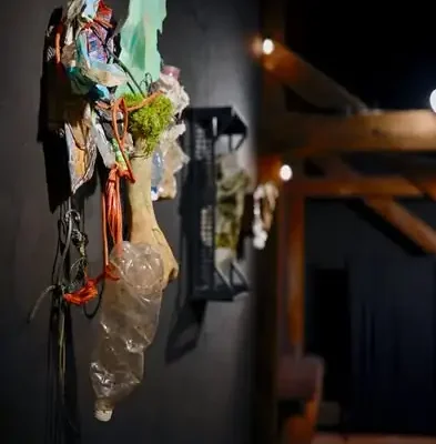 Trash’art Sławomira Shuty w Brzozowie – wystawa „Opowieści dzikiego wysypiska”