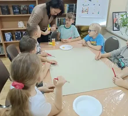 Monotypia w Bibliotece w Wesołej – jesienne warsztaty artystyczne dla dzieci i młodzieży