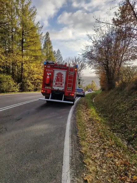 Neutralizacja substancji ropopochodnej na DW 884 w Domaradzu