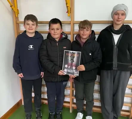 Sukces szachistów z Grabownicy: drugie miejsce i awans do rejonu